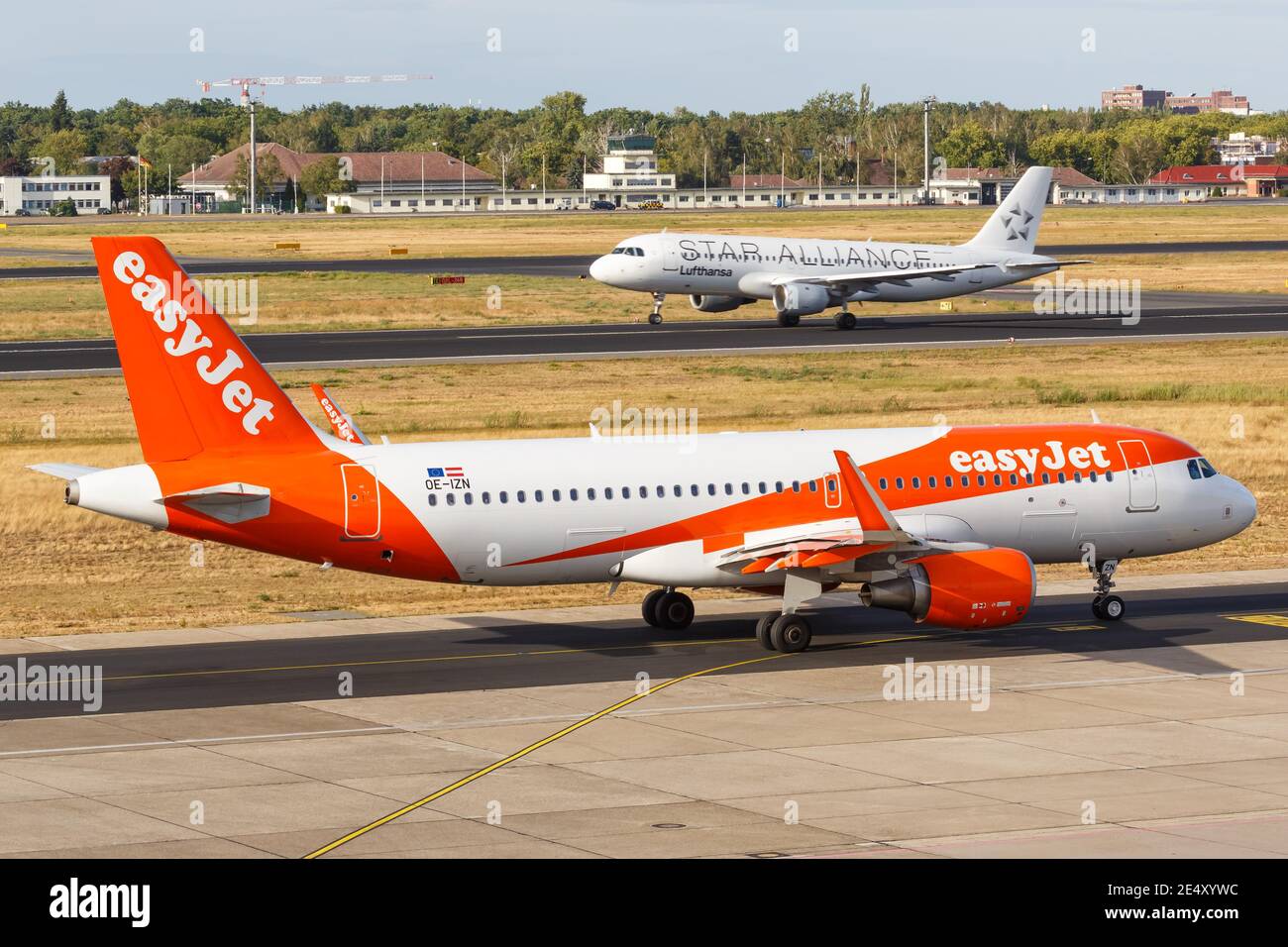 Berlino, Germania – 11 settembre 2018: Aereo easyJet Airbus A320 all'aeroporto di Berlino Tegel (TXL) in Germania. Foto Stock