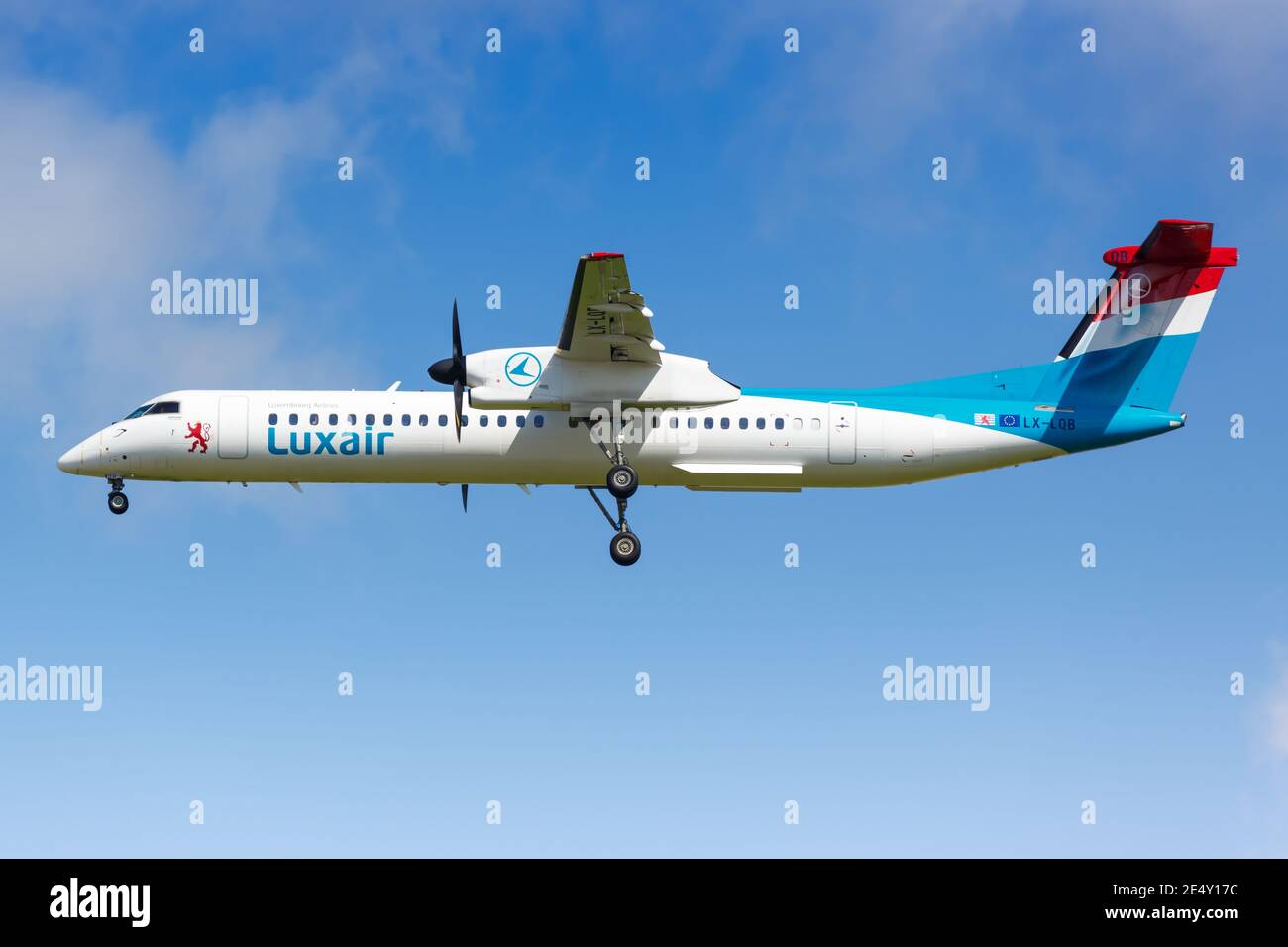 Parigi, Francia – 17 agosto 2018: Aereo Luxair Bombardier DHC-8-400 all'aeroporto Charles de Gaulle di Parigi (CDG) in Francia. Foto Stock
