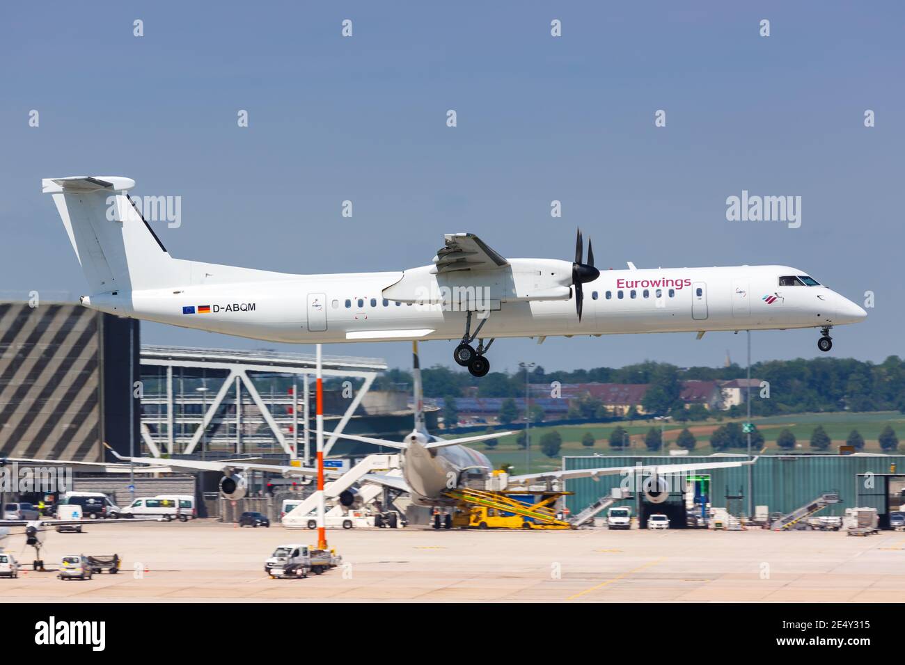 Stoccarda, Germania – 21 maggio 2018: Aeromobile Eurowings Bombardier DHC-8-400 all'aeroporto di Stoccarda (Str) in Germania. Foto Stock