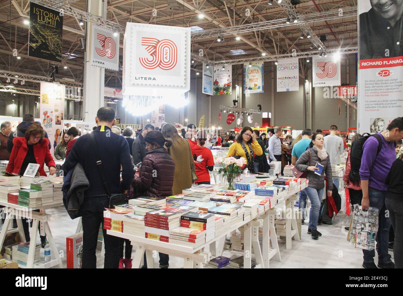 Bucarest, Romania. Acquirenti alla fiera del libro di Gaudeamus. Foto Stock