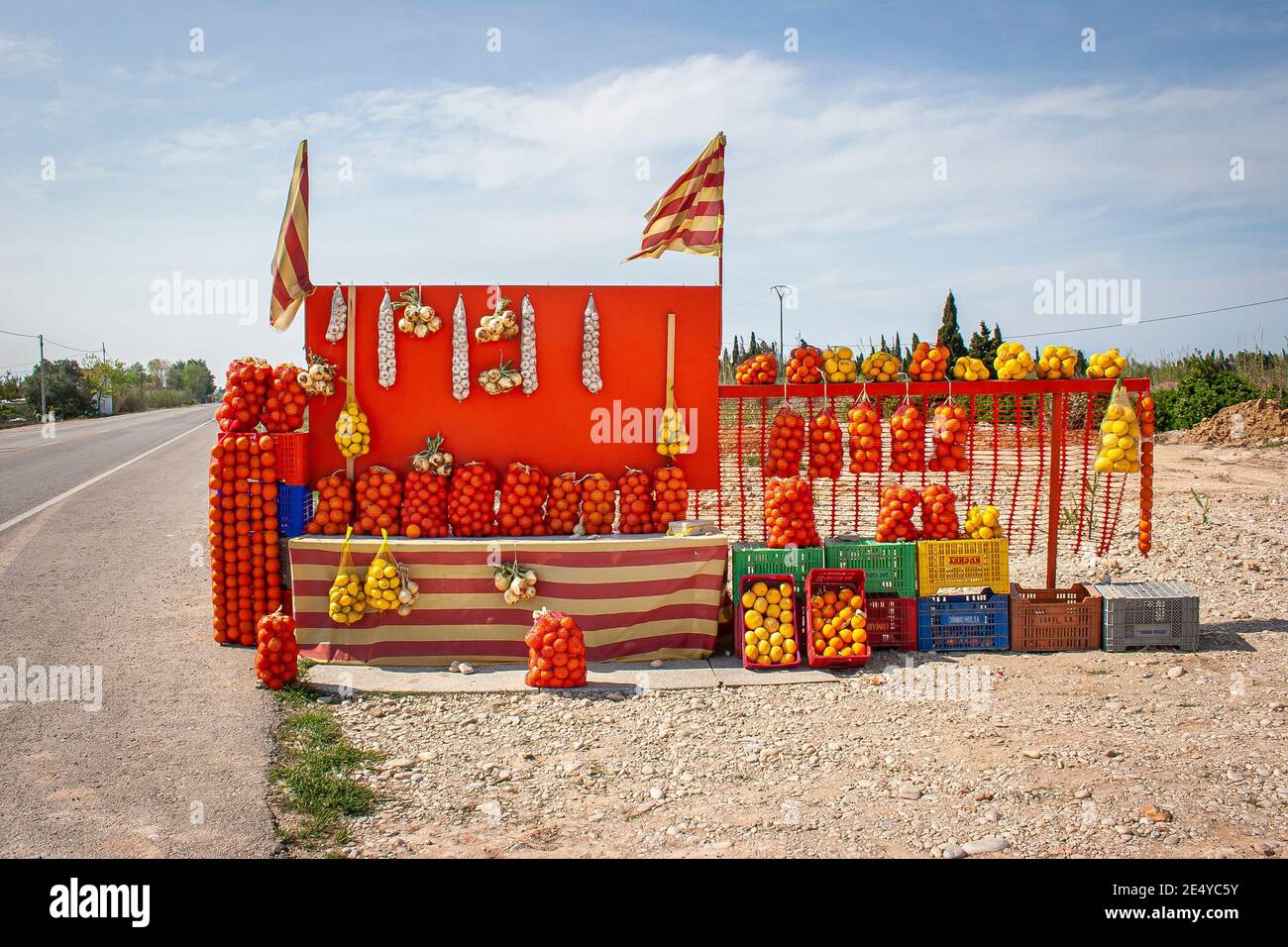 In stagione, arance valenciane in vendita sulla strada in Spagna Foto Stock