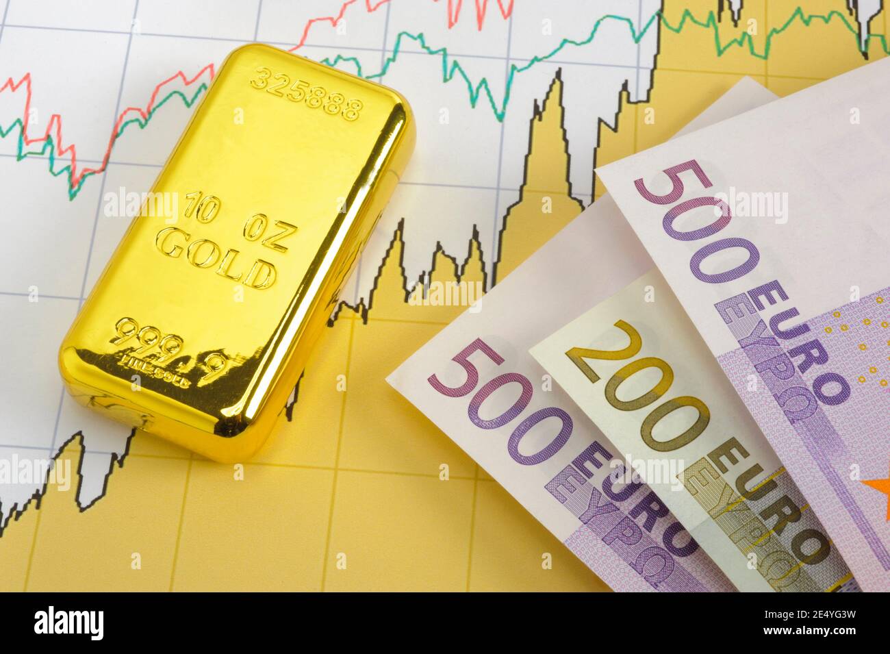 Finanza ed economia con banconote in euro Foto Stock