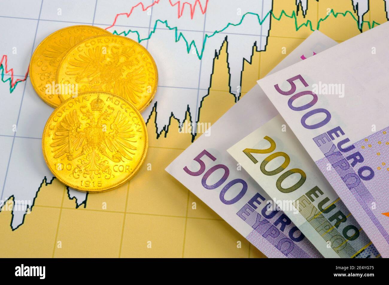 Finanza ed economia con banconote in euro Foto Stock