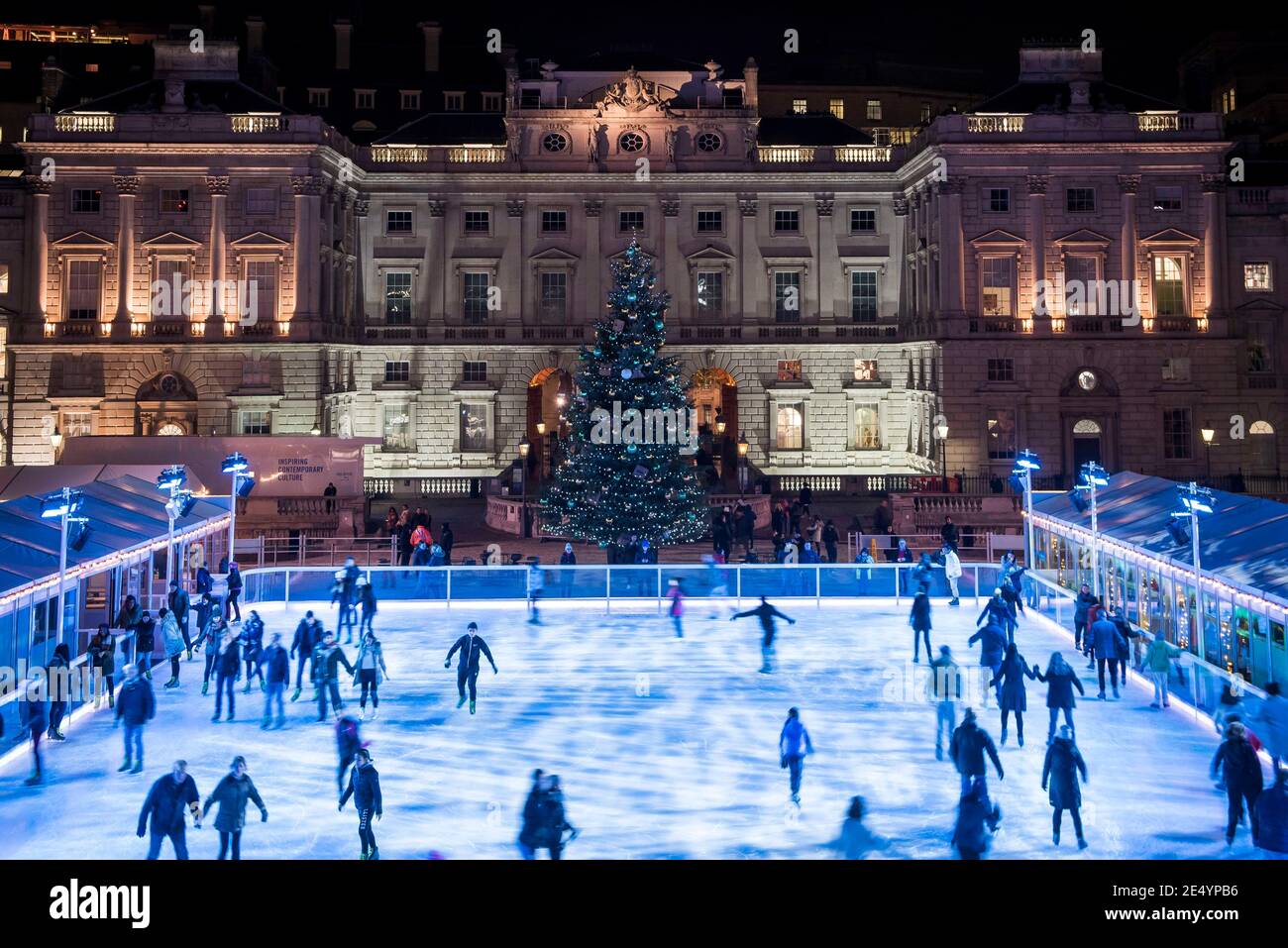 Vista generale della Somerset House Icerink durante una fotocellula per l'apertura della stagione 2017 - Londra. Foto Stock