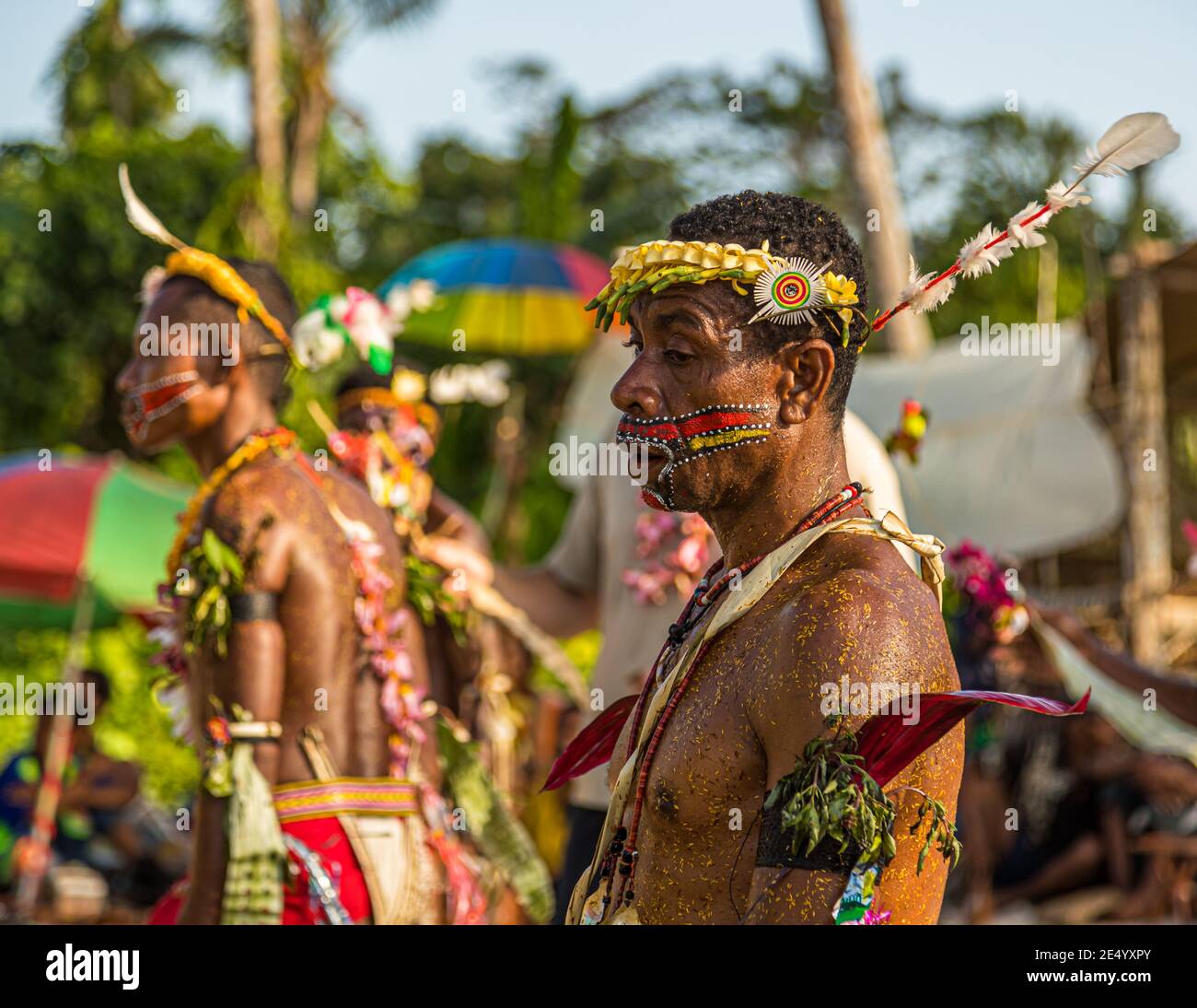 Cricket-gioco Trobriand Islands stile a Kwebwaga, Papua Nuova Guinea Foto Stock