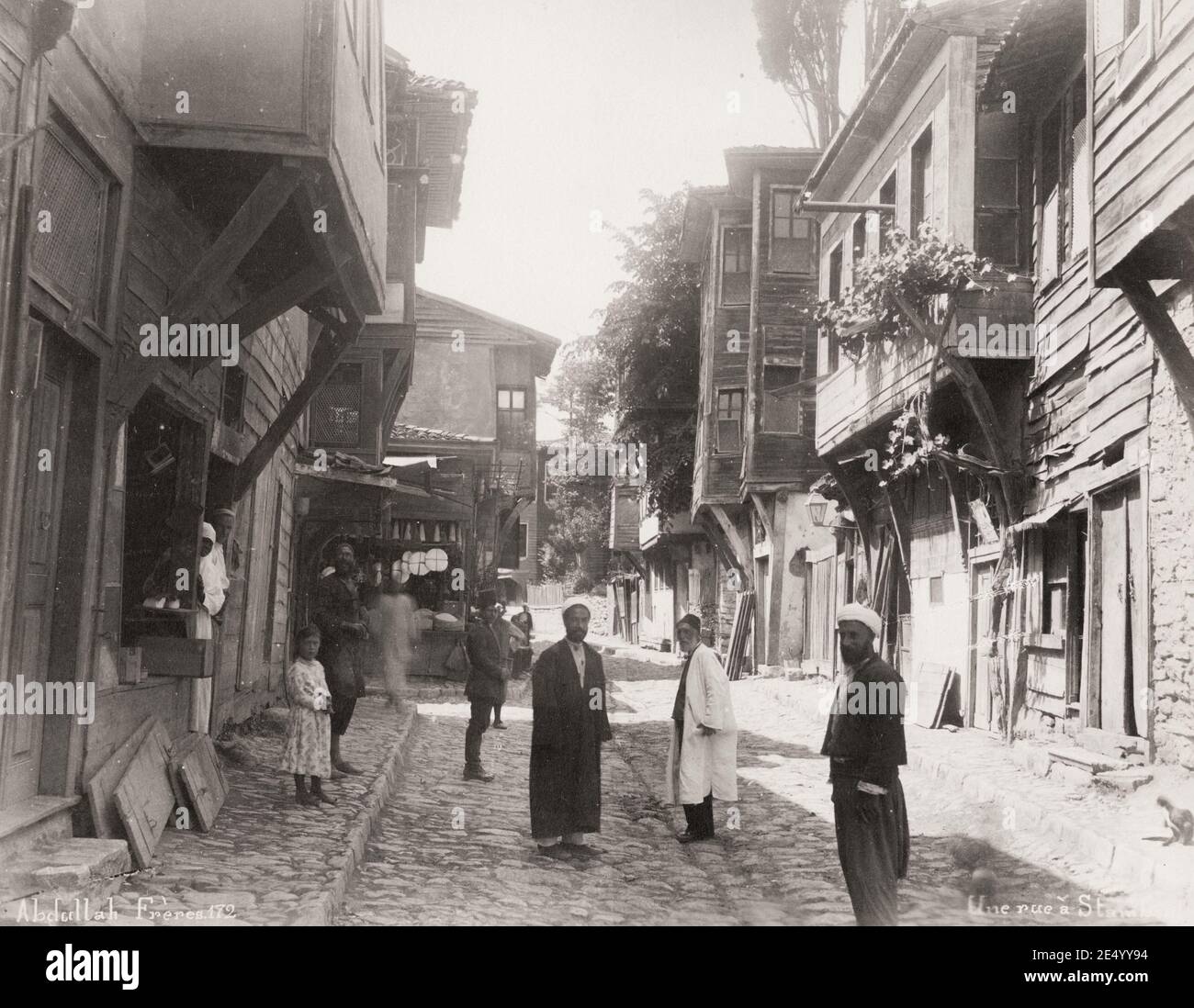 Fotografia d'epoca del XIX secolo: scena di strada, Costantinopoli, Istanbul, Turchia. Foto Stock