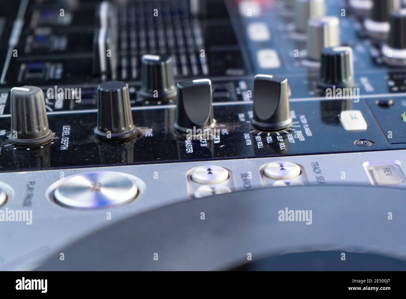 Primo piano sull'apparecchiatura audio del palcoscenico Foto Stock