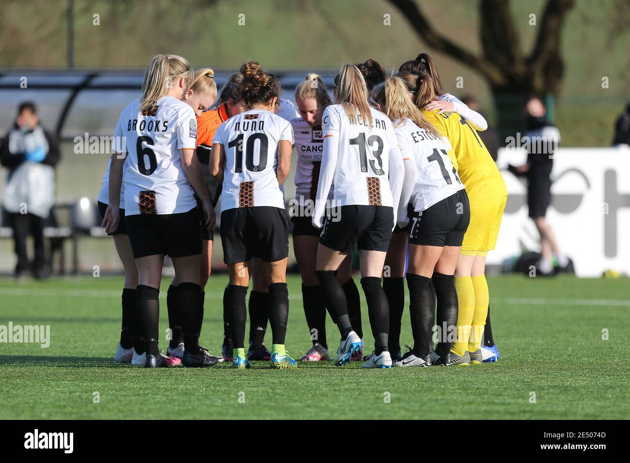 DURHAM, INGHILTERRA. 24 GENNAIO London Bees durante la partita fa Women's Championship tra Durham Women e London Bees al Maiden Castle, Durham City, domenica 24 gennaio 2021. (Credit: Mark Fletcher | MI News) Credit: MI News & Sport /Alamy Live News Foto Stock