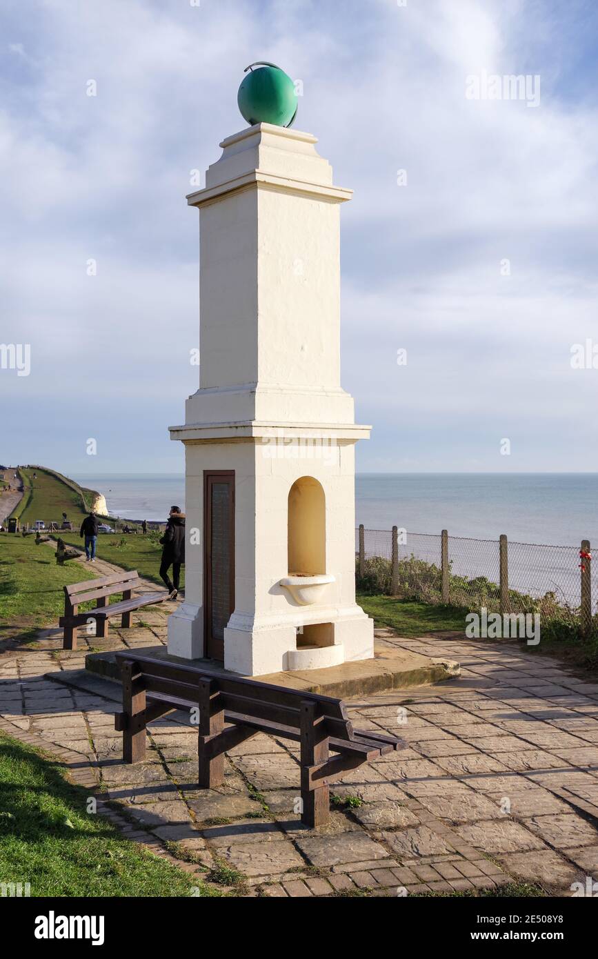 Meridian Monument (George V Memorial) a Peacehaven (Sussex orientale) Punto di partenza del Greenwich Meridian Trail Foto Stock