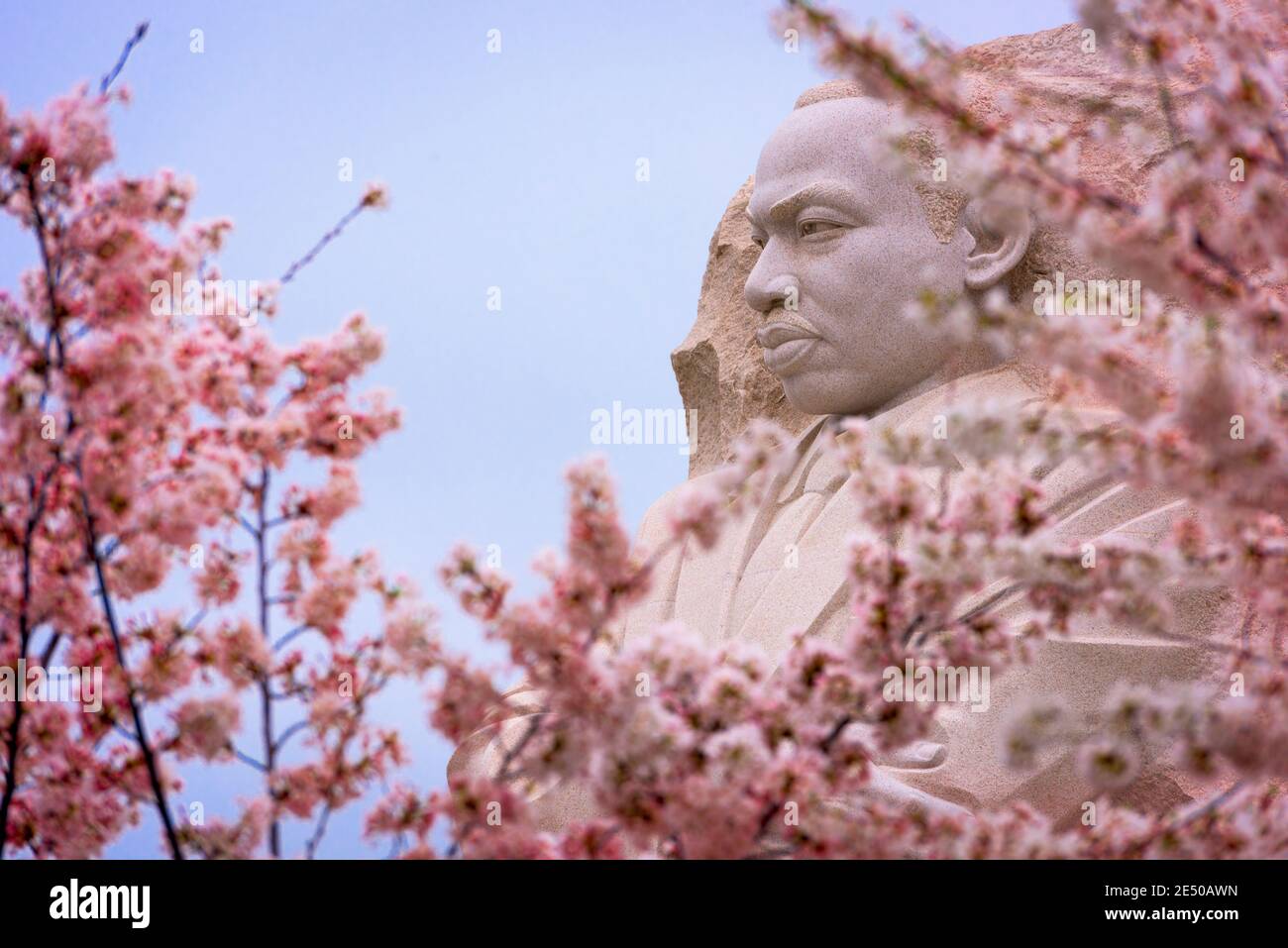 WASHINGTON - 8 APRILE 2015: Il memoriale al leader dei diritti civili Martin Luther King, Jr. Durante la stagione primaverile nel West Potomac Park. Foto Stock