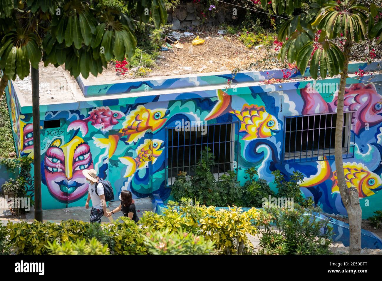 Arte, artigiani, musicisti, designer e murales sono prevalenti nel quartiere bohemien di Barranco a Lima, Perù Foto Stock