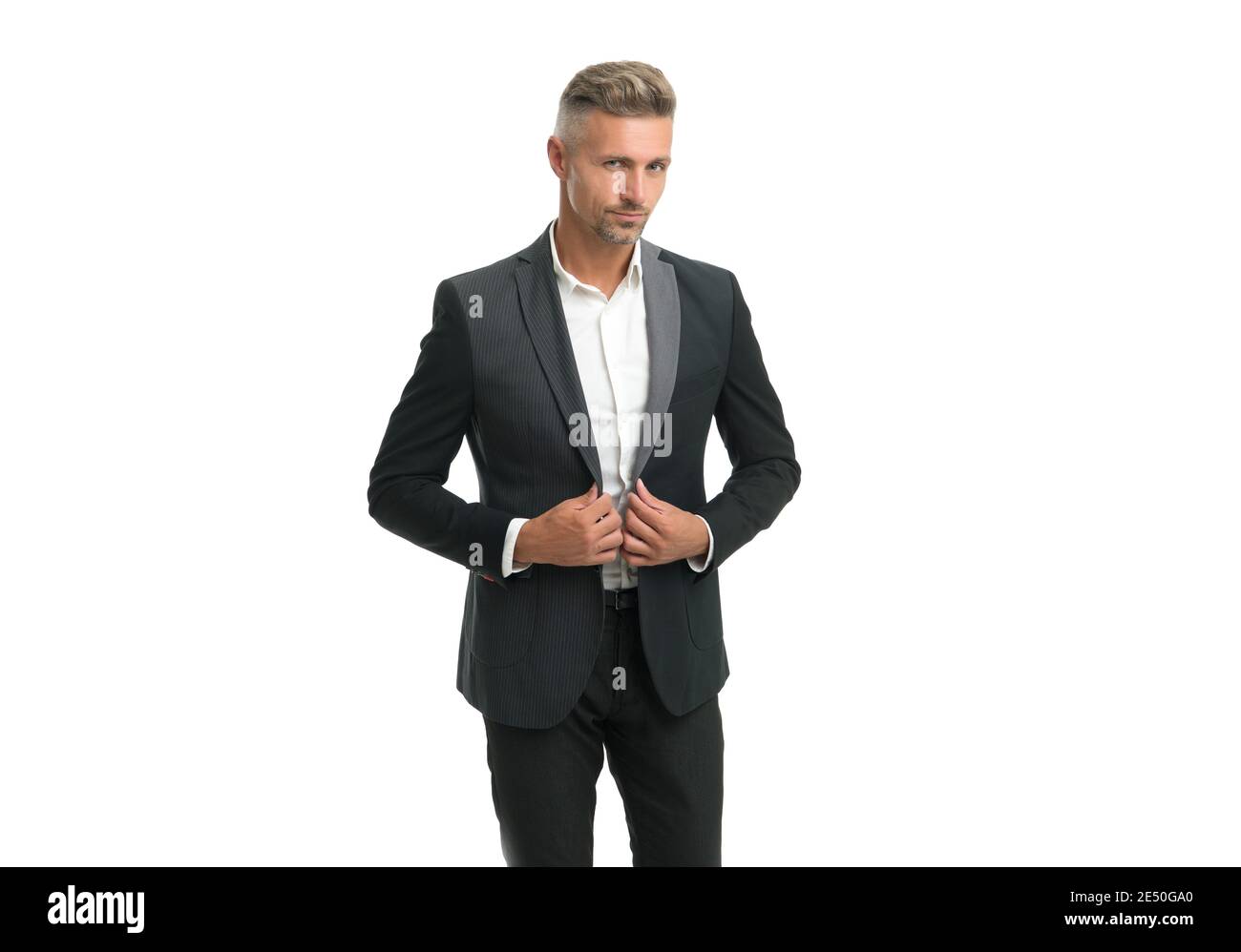 Il manager senior indossa un abito formale dal look elegante isolato su un abbigliamento maschile bianco. Foto Stock