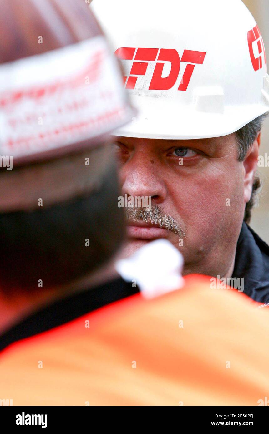 La CGT Union ha fatto appello ai 1100 dipendenti dello stabilimento di Arcelor Mittal affinché si riunivano al di fuori della prefettura di Metz prima dell'inizio di uno sciopero di 24 ore, Metz, Francia, il 3 aprile 2008. Foto di Mathieu Cugnot/ABACAPRESS.COM Foto Stock