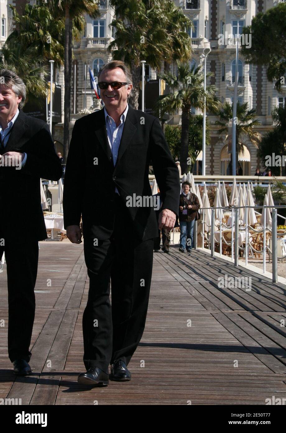 L'attore Sam Neill si pone ad una fotocellula durante la MIP TV con Milia 2008 a Cannes, Francia, il 7 aprile 2008. Foto di Denis Guignebourg/ABACAPRESS.COM Foto Stock