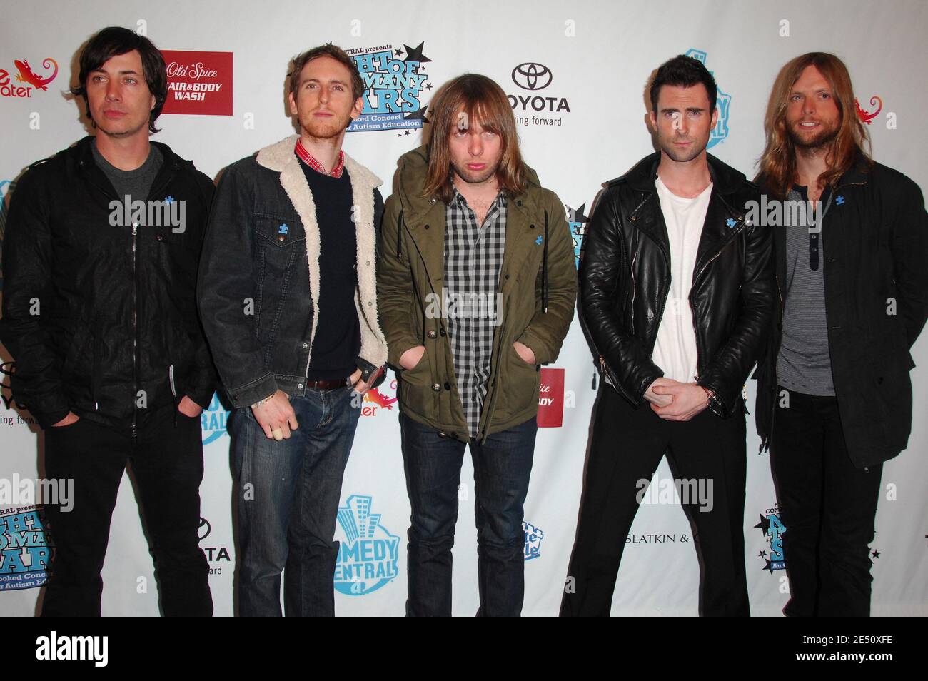 Maroon 5 membri della band (L-R) Matt Flynn, Jesse Carmichael, Mickey Madden, Adam Levine, e James Valentine arrivano per la 'Notte di troppe Stelle : un beneficio overbooked per l'educazione autistica' presentato da Comedy Central al Beacon Theatre di New York City, NY, USA il 13 aprile 2008. Foto di Gregorio Binuya/ABACAPRESS.COM Foto Stock