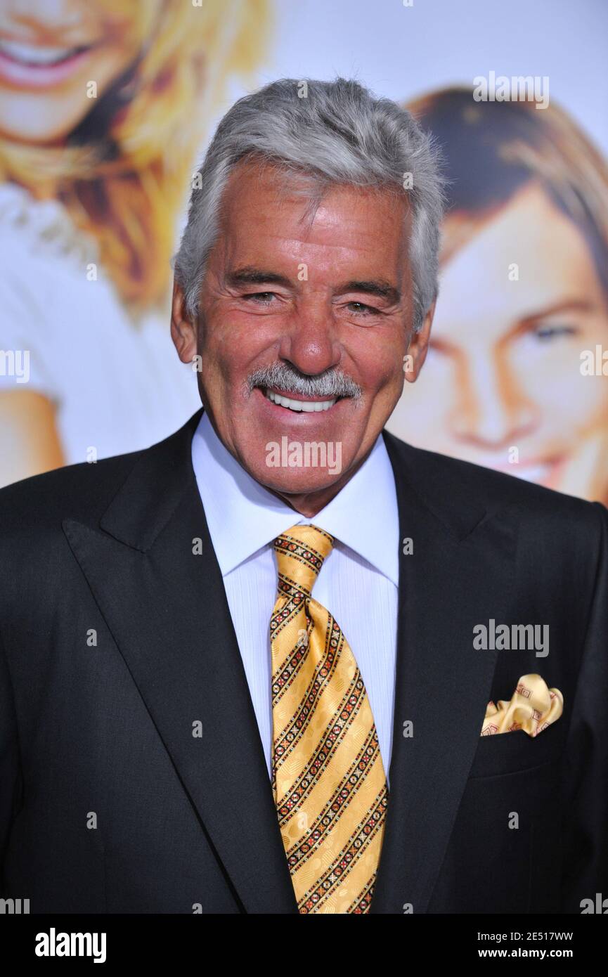 Dennis farina partecipa alla prima di 'What Happens in Vegas' al Mann Village Theatre di Westwood. Los Angeles, 1 maggio 2008. Foto di Lionel Hahn/ABACAPRESS.COM Foto Stock