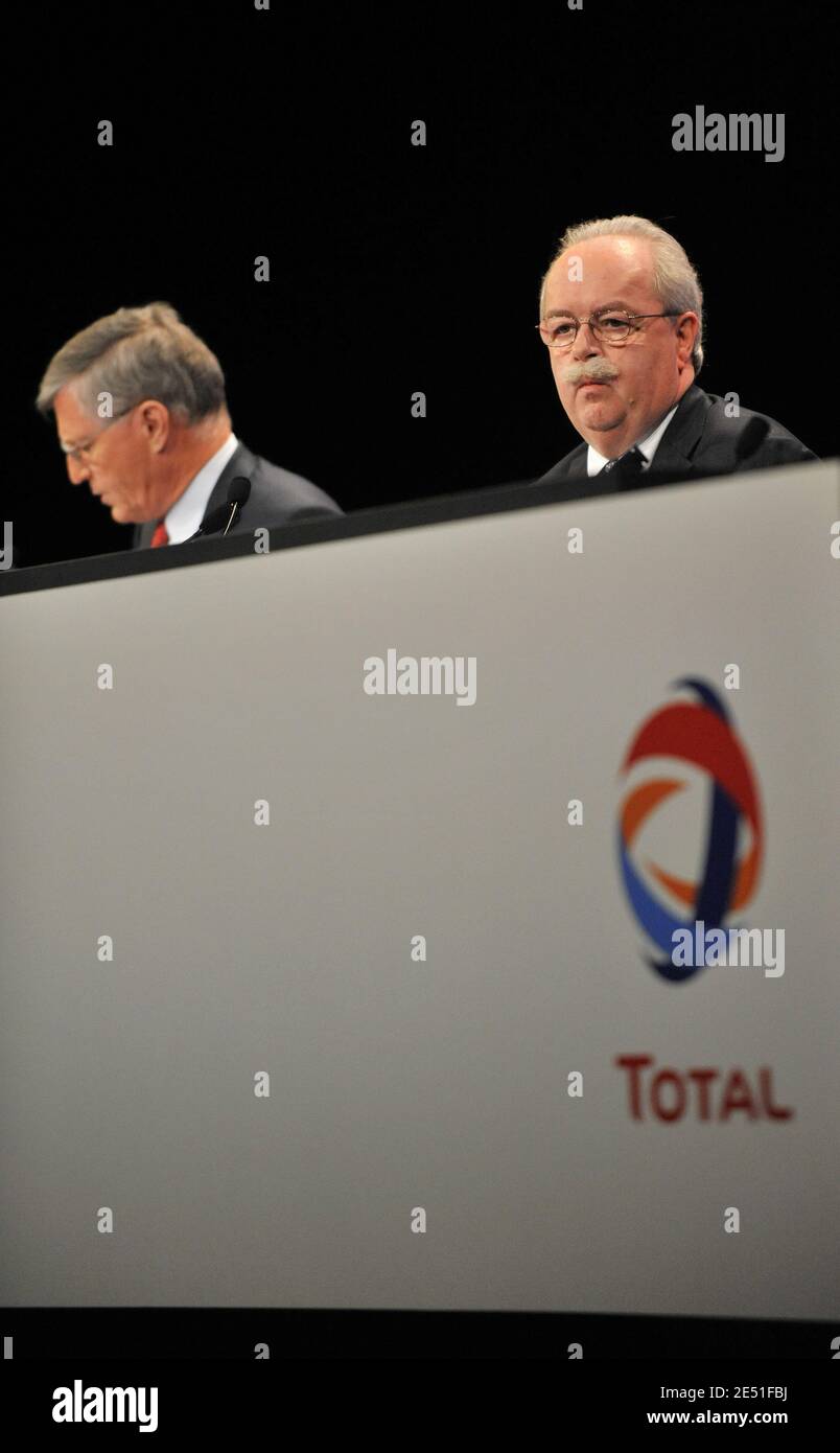 L'Amministratore Delegato, Christophe de Margerie e il Presidente totale Thierry Desmarest, partecipano all'Assemblea degli azionisti a Parigi, in Francia, il 16 maggio 2008. Foto di Christophe Guibbaud/ABACAPRESS.COM Foto Stock