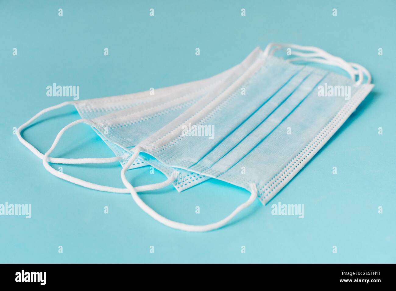 Maschera medica COVID. Maschera di sicurezza con protezione coronavirus, per il tuo design Foto Stock