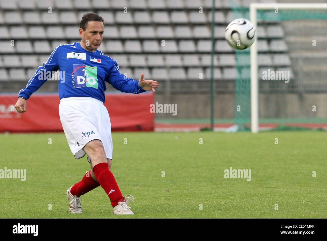 Eric Besson, ministro francese delle politiche pubbliche, partecipa alla partita di calcio benefica dell'associazione Francia-Alzheimer allo stadio Charlety di Parigi, Francia, il 20 maggio 2008. Foto di Mehdi Taamallah/Cameleon/ABACAPRESS.COM Foto Stock