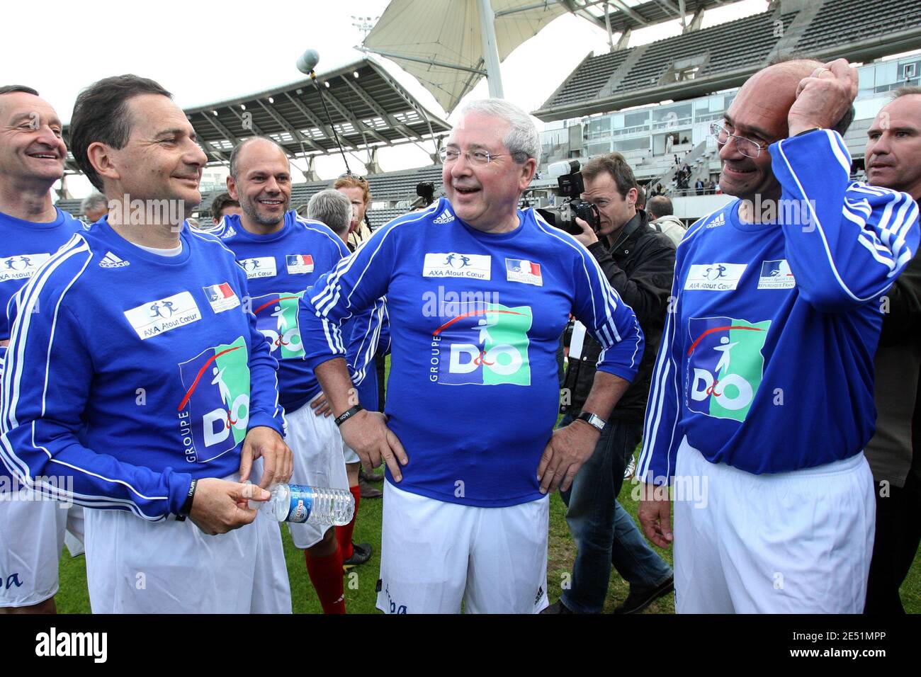 Eric Besson, Jean-Paul Huchon e Eric Woerth partecipano alla partita di calcio benefica dell'associazione Francia-Alzheimer allo stadio Charlety di Parigi, Francia, il 20 maggio 2008. Foto di Mehdi Taamallah/Cameleon/ABACAPRESS.COM Foto Stock