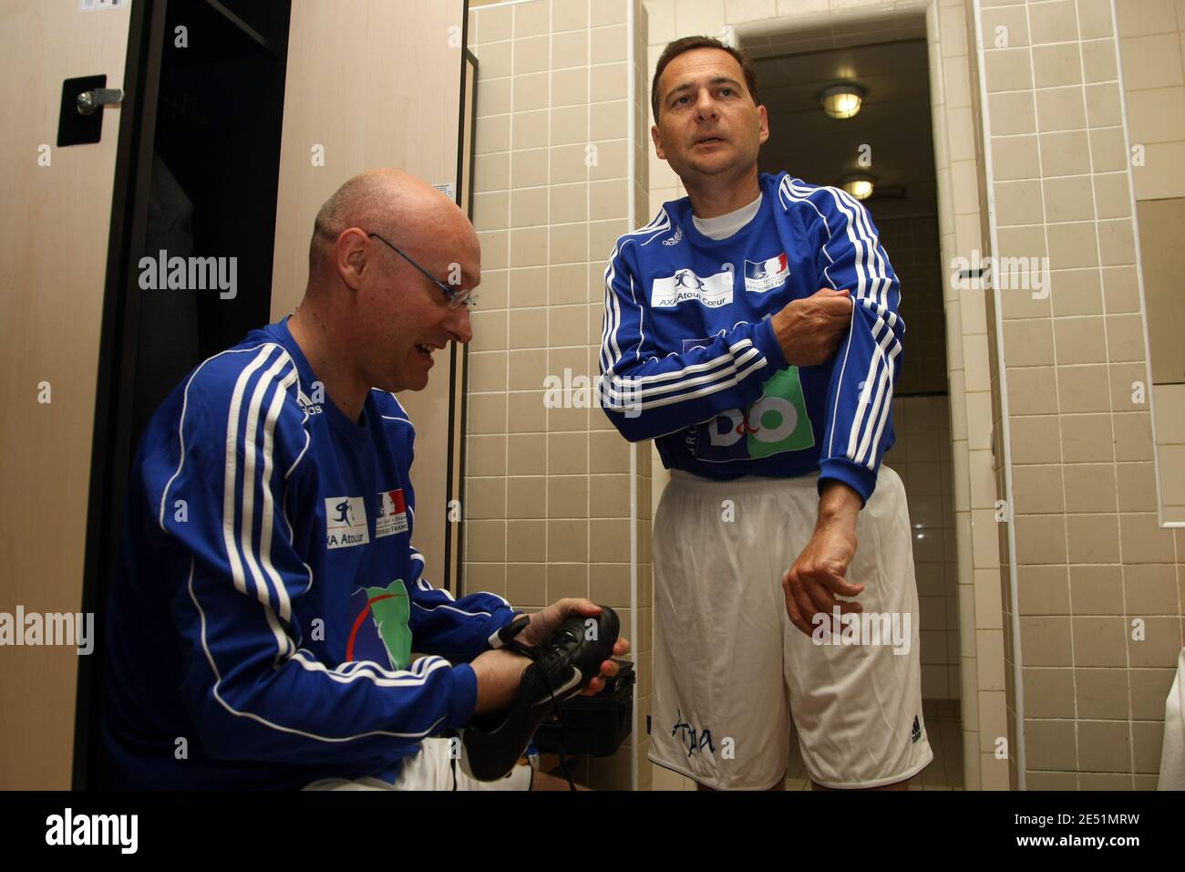 Eric Besson e Bernard Laporte partecipano alla partita di calcio benefica dell'associazione Francia-Alzheimer allo stadio Charlety di Parigi, Francia, il 20 maggio 2008. Foto di Mehdi Taamallah/Cameleon/ABACAPRESS.COM Foto Stock