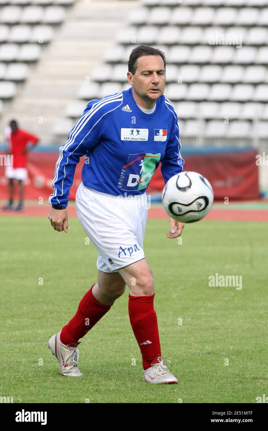Eric Besson, ministro francese delle politiche pubbliche, partecipa alla partita di calcio benefica dell'associazione Francia-Alzheimer allo stadio Charlety di Parigi, Francia, il 20 maggio 2008. Foto di Mehdi Taamallah/Cameleon/ABACAPRESS.COM Foto Stock
