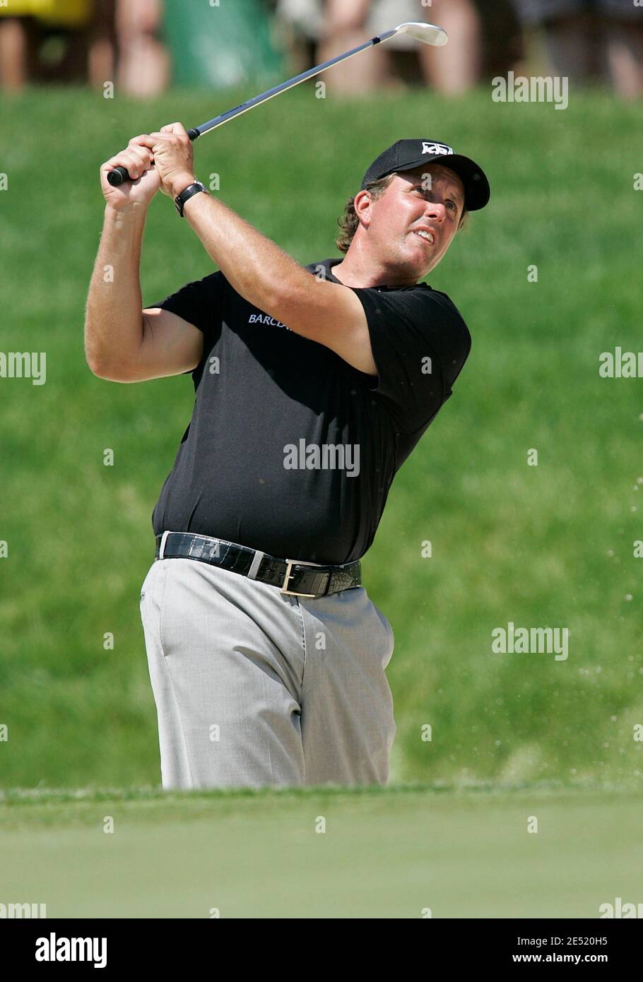 Phil Mickelson esce dal bunker il quattordicesimo durante l'ultimo round del Memorial Tournament al Muirfield Village Golf Club di Dublino, OH, USA il 1° giugno 2008. Foto di Scott Terna/Cal Sport Media/Cameleon/ABACAPRESS.COM Foto Stock