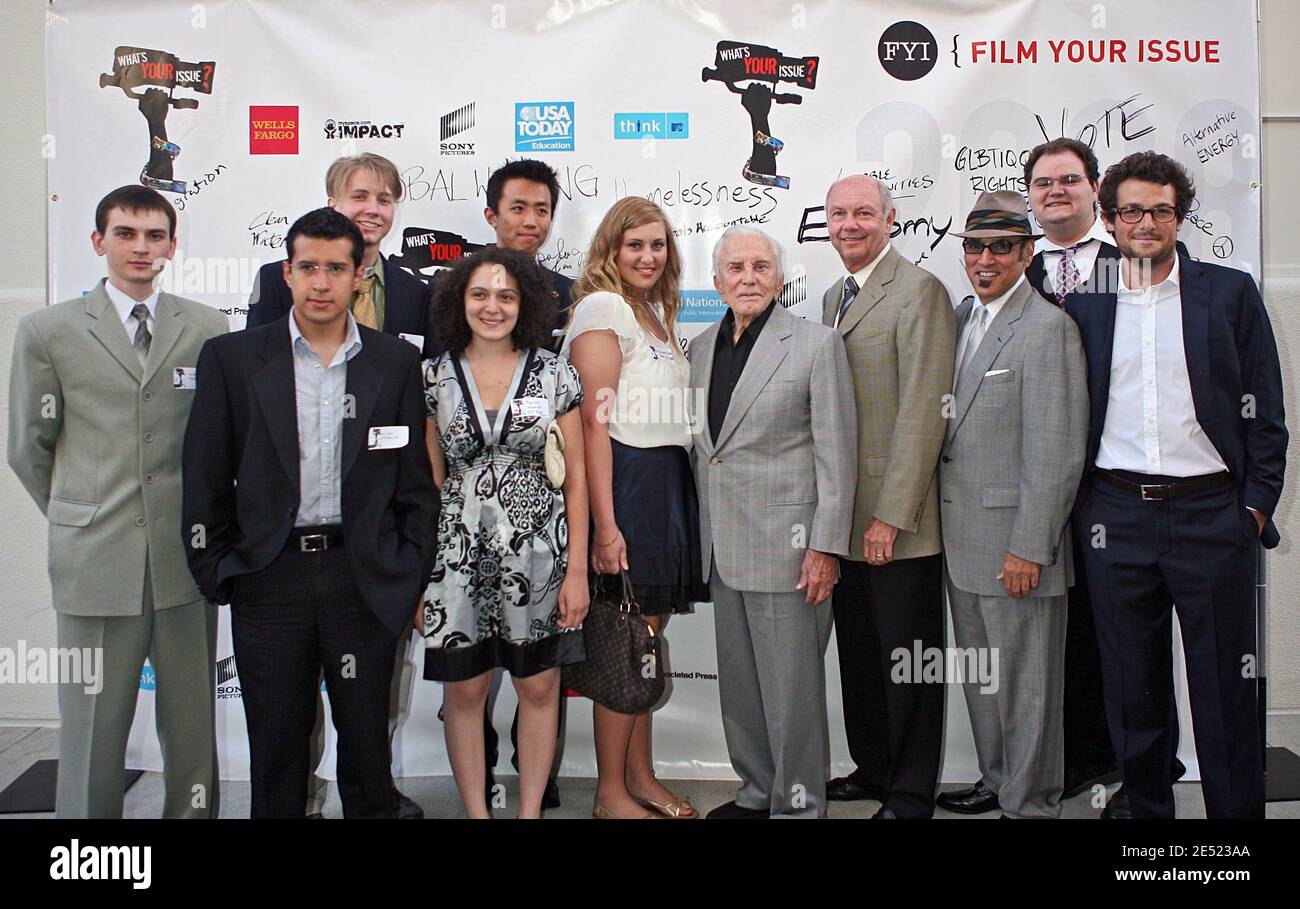 Kirk Douglas, vincitori del Premio partecipa alla cena 2008 Film Your Issue Awards, che si tiene presso il Sony Pictures Studio di Culver City, CA, USA, il 6 giugno 2008. Foto di Baxter/ABACAPRESS.COM Foto Stock