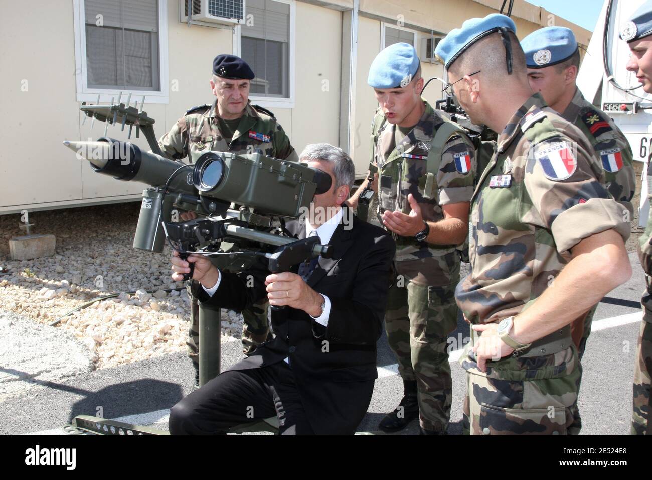 Il Ministro della Difesa francese Herve Morin visita AL FINUL in Libano meridionale il 7 giugno 2008. Foto di Alain Benainous/piscina/ABACAPRESS.COM Foto Stock