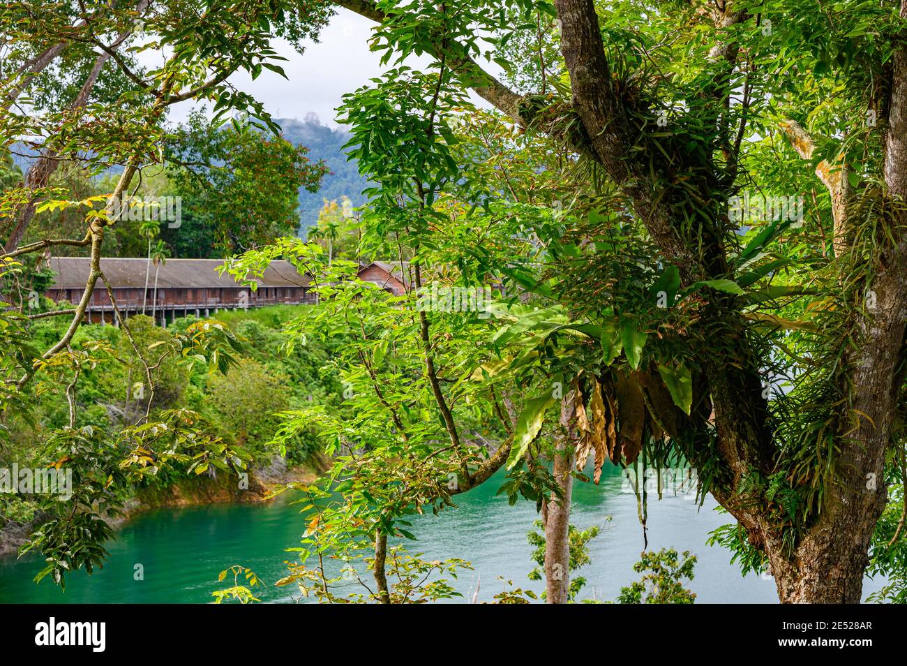 AIMAN Batang ai Resort nella foresta pluviale vicino a Batang Ai Lake Foto Stock