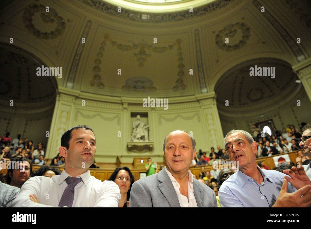 "Laurent Fabius, Benoit Hamon et Henri Emmanuelli del Partito Socialista Francese partecipano durante un incontro alla presentazione dei loro contributi per la "riconquista del potere" a Sorbona a Parigi, in Francia, il 28 giugno 2008. Foto di Mousse/ABACAPRESS.COM' Foto Stock