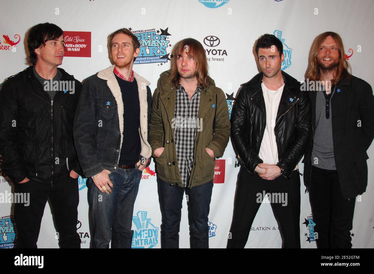 Maroon 5 membri della band (L-R) Matt Flynn, Jesse Carmichael, Mickey Madden, Adam Levine e James Valentine arrivano per la "Notte di troppe Stelle: Un vantaggio overbooked per l'educazione autistica" presentata da Comedy Central al Beacon Theatre di New York, USA il 13 aprile 2008. Foto di Gregorio Binuya/ABACAUSA.COM (nella foto: Maroon 5, Matt Flynn, Jesse Carmichael, Mickey Madden, Adam Levine, James Valentine) Foto Stock