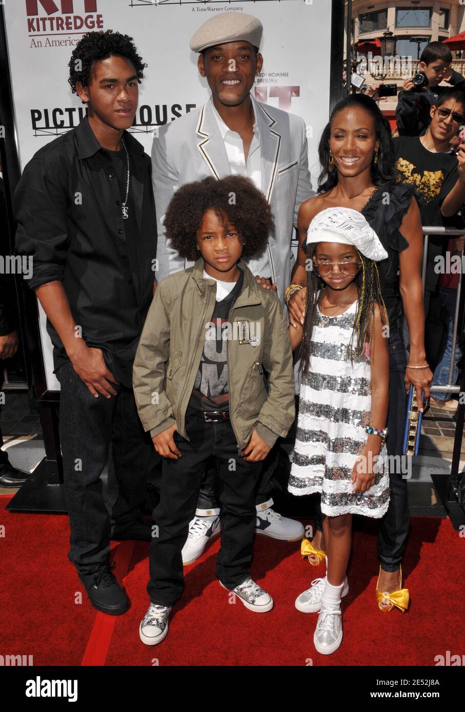 Will Smith, Jada Pinkett Smith, Jaden Smith, Trey Smith e Willow Smith partecipano alla prima mondiale di 'Kit Kittredge: An American Girl' che si tiene al Grove Theatre. Los Angeles, 14 giugno 2008. (Nella foto: Will Smith, Jada Pinkett Smith, Willow Smith, Jaden Smith, Trey Smith). Foto di Lionel Hahn/ABACAPRESS.COM Foto Stock