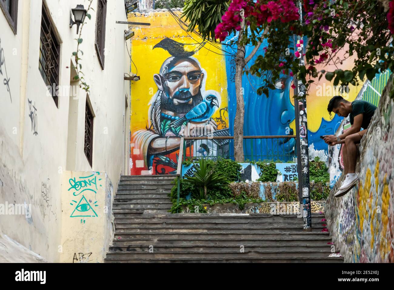 Arte, artigiani, musicisti, designer e murales sono prevalenti nel quartiere bohemien di Barranco a Lima, Perù Foto Stock