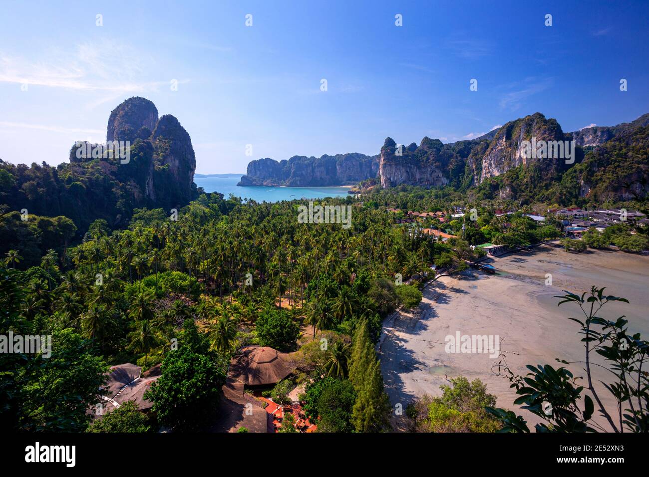 Il sole serale nel Railay Viewpoint Paradise in Thailandia Foto Stock