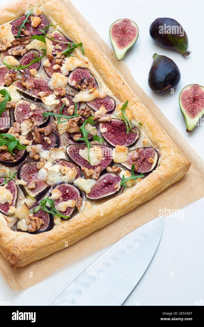 Noce di fico e crostata di formaggio di capra fatte in casa Foto Stock