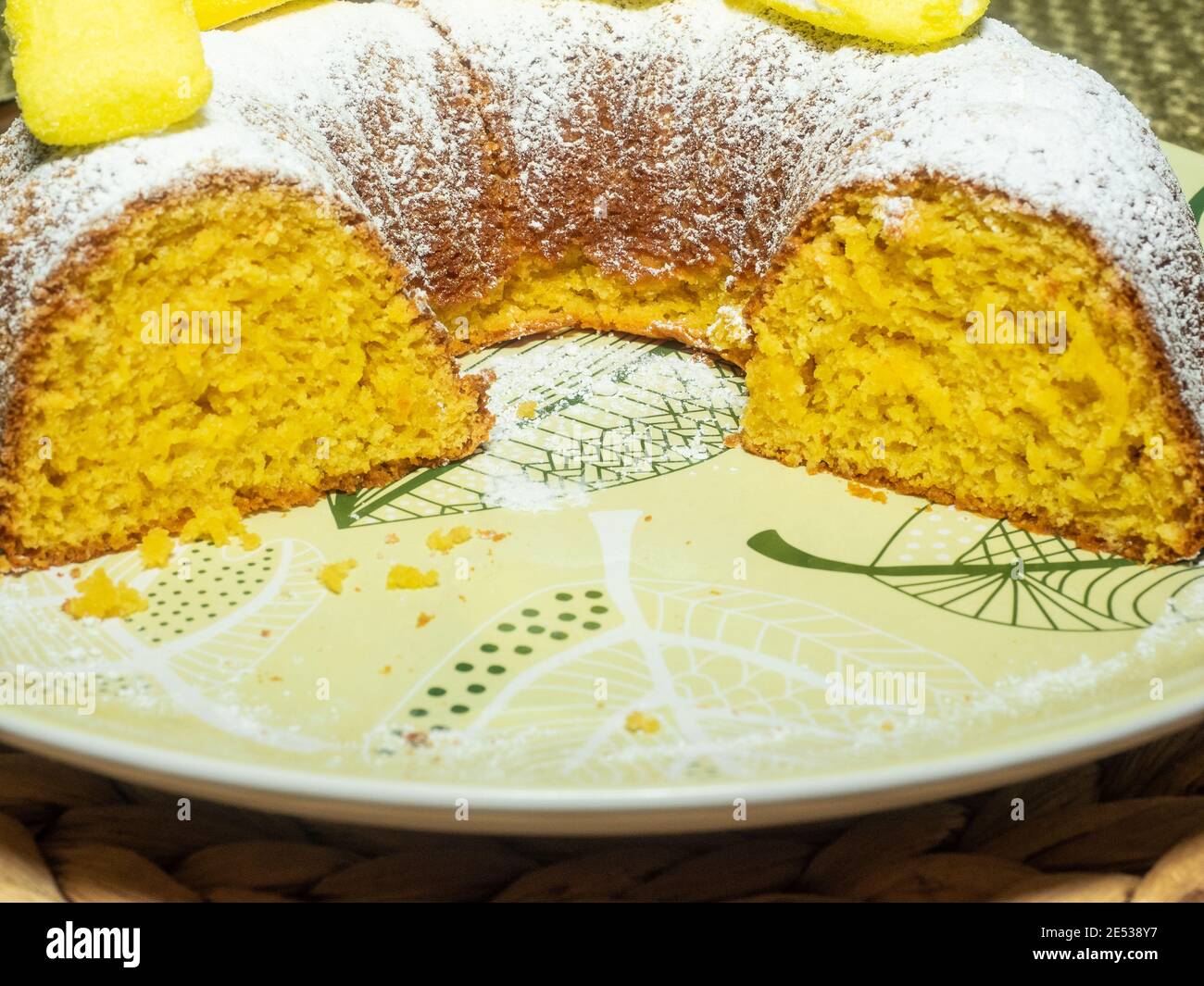 Babka è una torta di lievito spugnosa che viene tradizionalmente cotta per la domenica di Pasqua in Polonia, Bielorussia, Ucraina e Russia occidentale Foto Stock