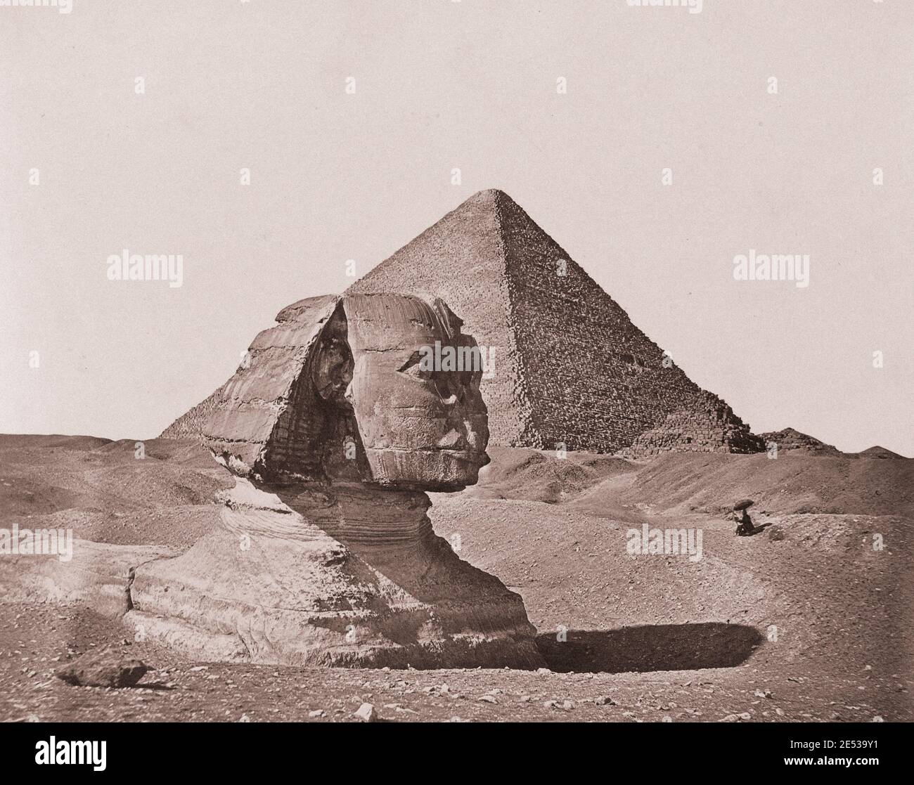 Foto d'archivio d'epoca della Grande Sfinge di Giza e. Grande Piramide di Giza Foto Stock