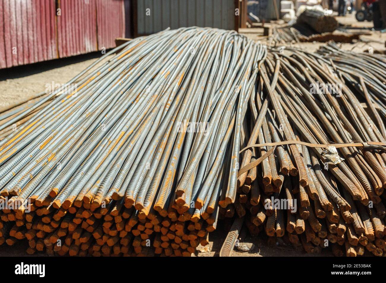 Barra di rinforzo in acciaio per la vendita, barra di rinforzo per lavori di costruzione in calcestruzzo Foto Stock