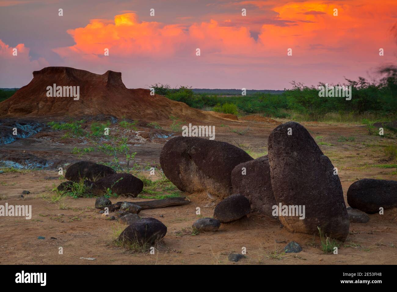 Serata colorata nel deserto del parco nazionale di Sarigua, provincia di Herrera, Repubblica di Panama. Foto Stock