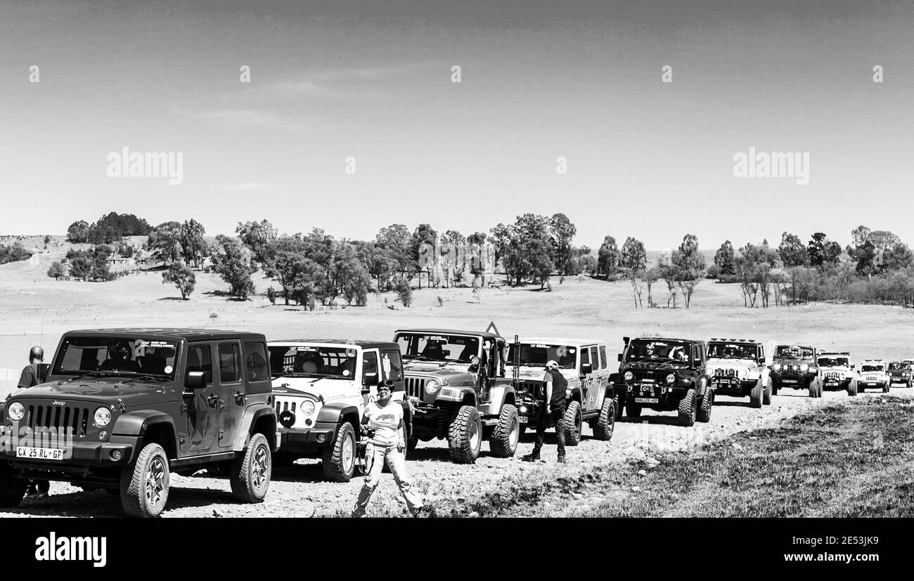 HARRISMITH, SUDAFRICA - 06 gennaio 2021: Harrismith, Sudafrica - 02 2015 ottobre: Addestramento del driver del percorso del Monte 4x4 al Camp Jeep nel Drakensberg Foto Stock