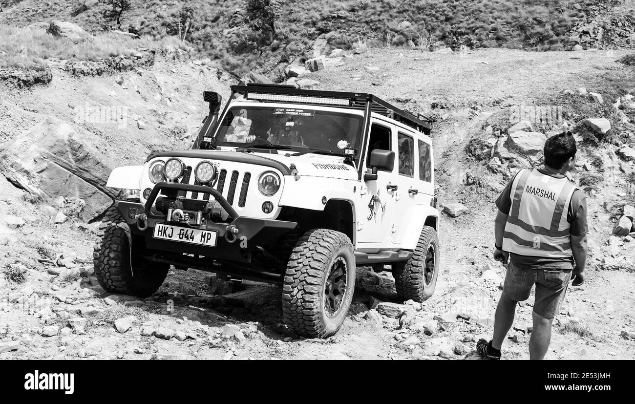 HARRIS, SUDAFRICA - 06 gennaio 2021: Harrismith, Sudafrica - 02 2015 ottobre: Addestramento del driver del percorso del Monte 4x4 al Camp Jeep nel Drakensberg Foto Stock