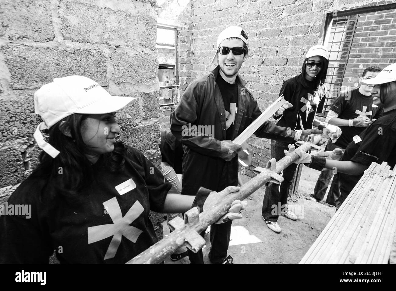 JOHANNESBURG, SUD AFRICA - 06 gennaio 2021: Soweto, Sud Africa - 05 settembre 2009: Programma comunitario diversificato che aiuta a costruire un piccolo affo Foto Stock