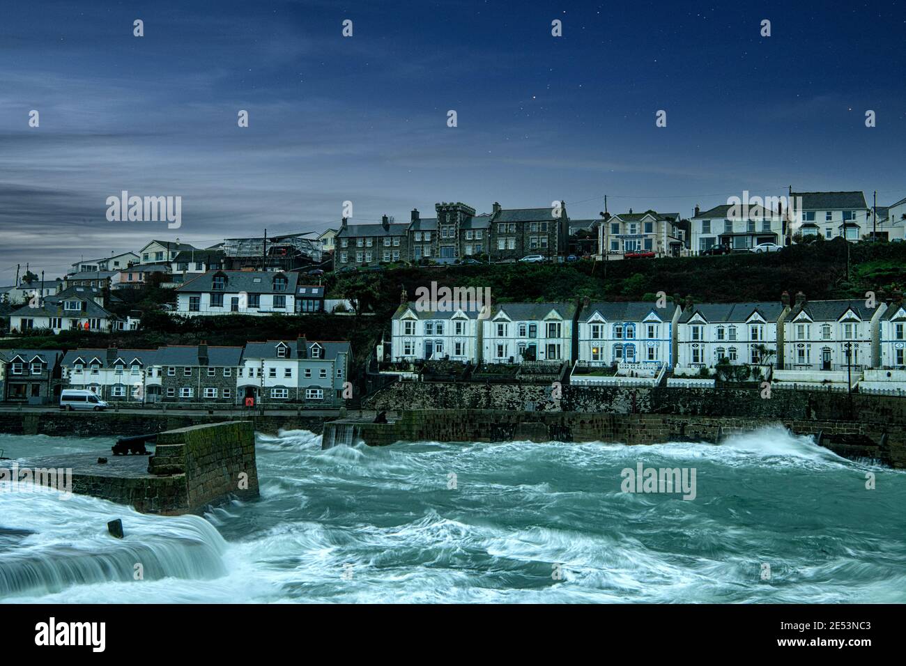 Porthleven porto, Storm porto Porthleven Cornovaglia Foto Stock