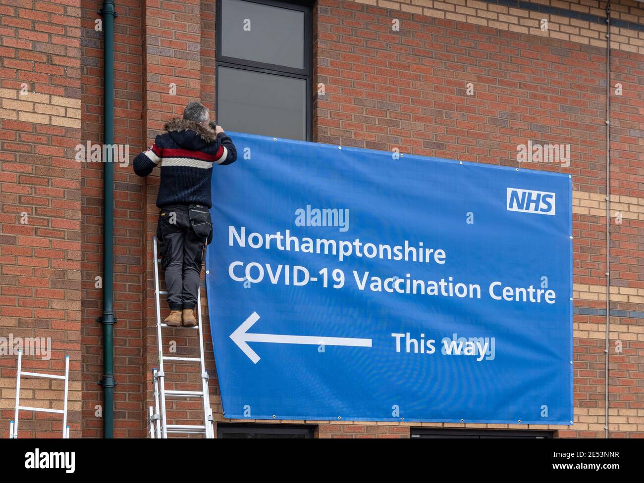 La segnaletica per un centro di vaccinazione di massa Covid-19, Molton Park, Northampton, Regno Unito Foto Stock
