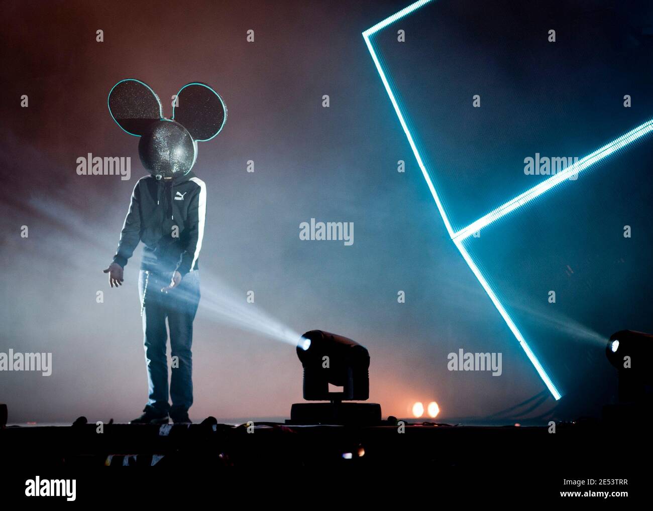 Deadmau5 si esibisce al L.E.D presenta 'Deadmau5' a Victoria Park, Londra, 11 Giugno 2011 Foto Stock