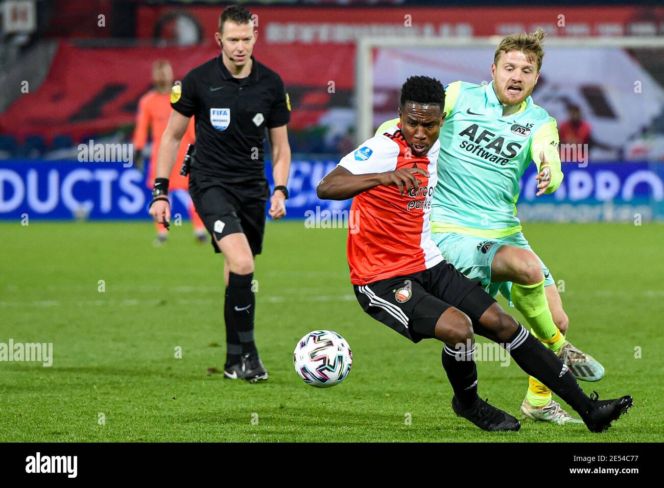 ROTTERDAM, PAESI BASSI - GENNAIO 24: Fredrik Midtsjo di AZ, Luis Sinisterra di Feyenoord durante la partita olandese di Eredivisie tra Feyenoord e AZ al Foto Stock