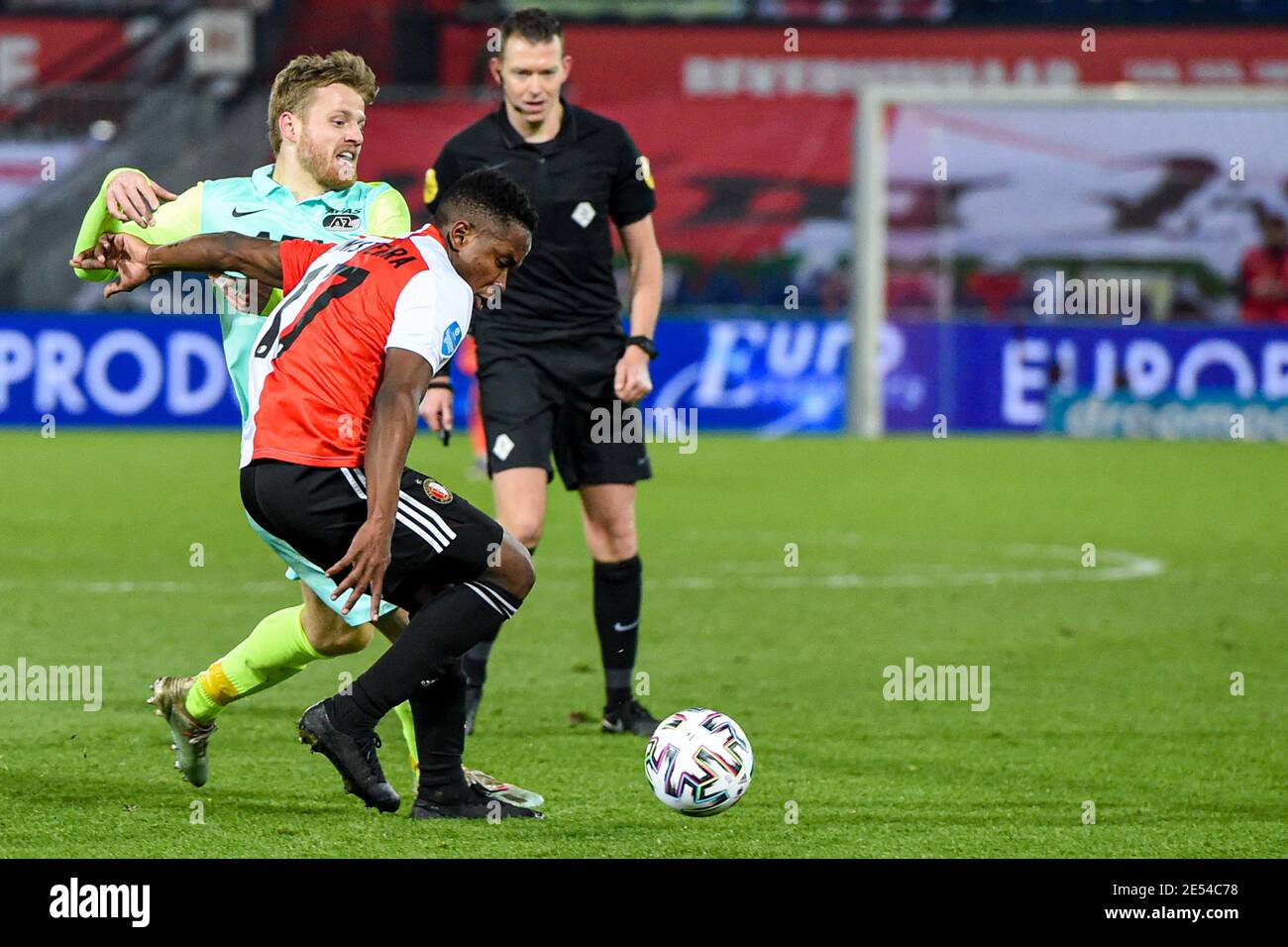 ROTTERDAM, PAESI BASSI - GENNAIO 24: Fredrik Midtsjo di AZ, Luis Sinisterra di Feyenoord durante la partita olandese di Eredivisie tra Feyenoord e AZ al Foto Stock