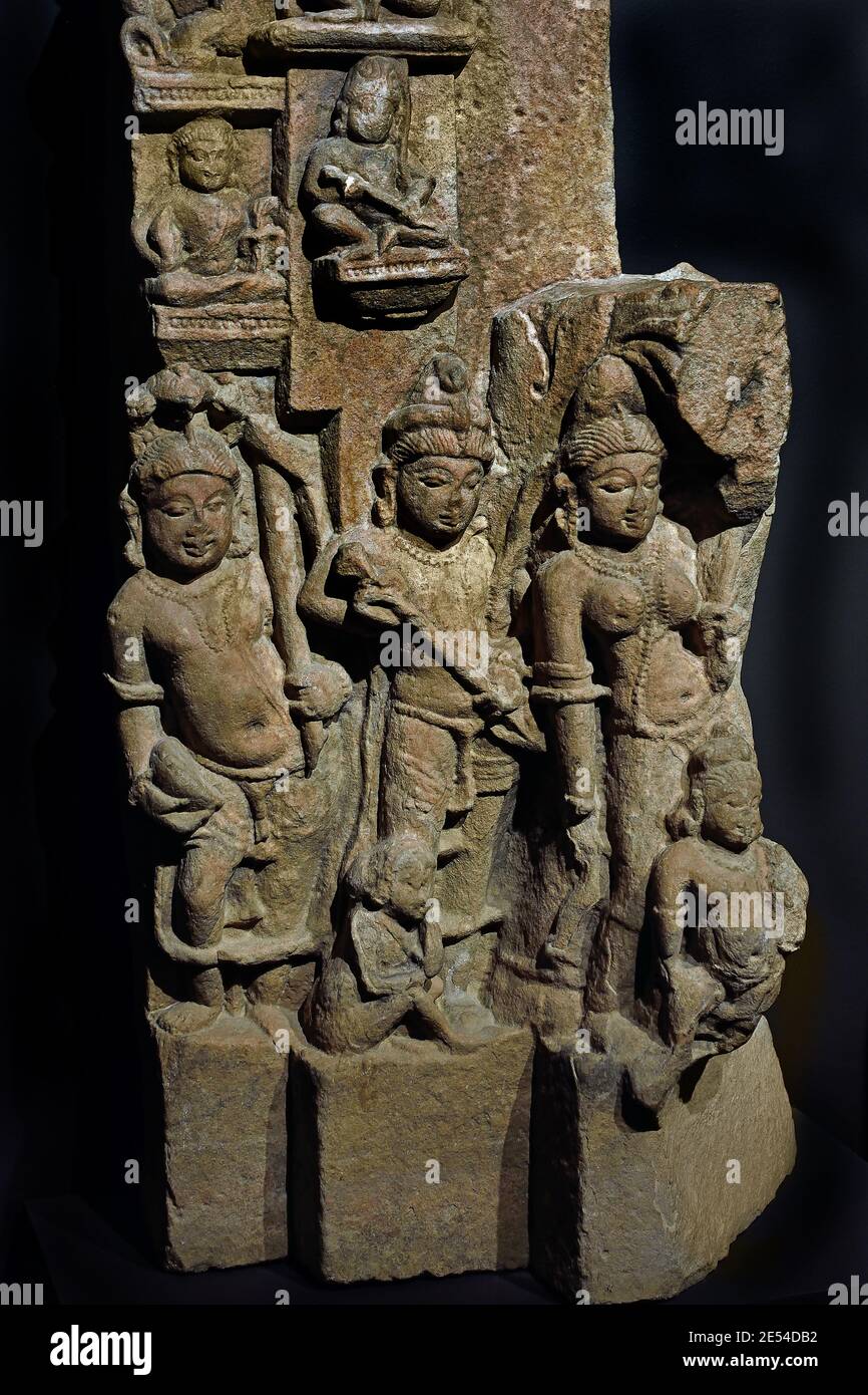 Cinque delle dieci incarnazioni di pietra arenaria di Vishnu DECCAN INDIA (900-1190) Indiano Foto Stock