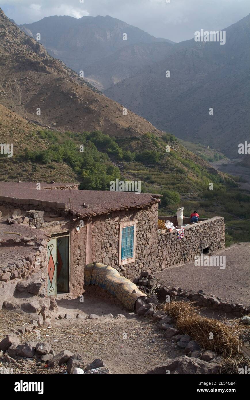 Villaggio nell'Alto Atlante, vicino a Jbel Toubkal (la montagna più alta del Marocco a 4167 m), e vicino Imlil, Marocco | NESSUNO | Foto Stock